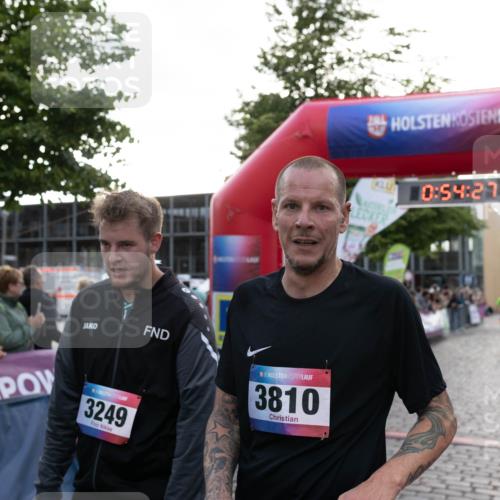 12.06.2026 - Holstenköstenlauf Michael Strokosch http://msf.ph/oto/9749680 12.06.2026 19:54:43 Laufen 36, 3810, 3249, 0, 54, 27 meine-sportfotos.de