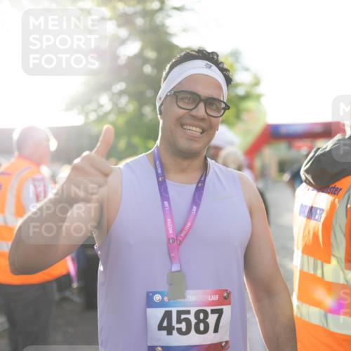 12.06.2026 - Holstenköstenlauf Michael Strokosch http://msf.ph/oto/9749981 12.06.2026 20:00:12 Laufen 36, 4587 meine-sportfotos.de