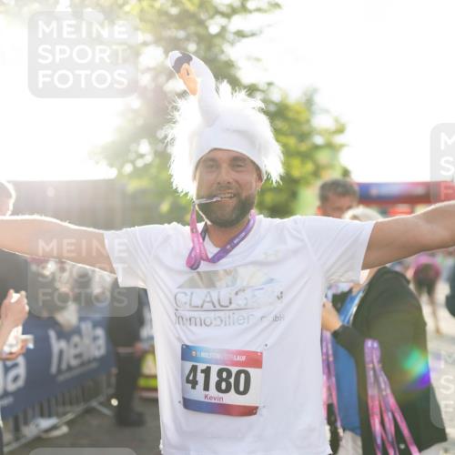 12.06.2026 - Holstenköstenlauf Michael Strokosch http://msf.ph/oto/9749987 12.06.2026 20:00:22 Laufen 36, 36, 4180 meine-sportfotos.de