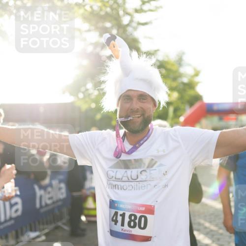 12.06.2026 - Holstenköstenlauf Michael Strokosch http://msf.ph/oto/9749999 12.06.2026 20:00:24 Laufen 36, 4180, 36, 3822 meine-sportfotos.de