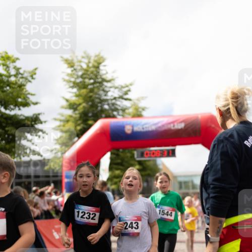12.06.2026 - Holstenköstenlauf Michael Strokosch http://msf.ph/oto/9750386 12.06.2026 16:08:50 Laufen 1232, 243, 1544 meine-sportfotos.de