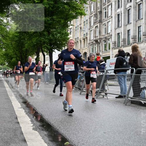 14.06.2026 - REWE Women's Run J. Mangold http://msf.ph/oto/9750666 14.06.2026 10:01:44 Ziel 10132, 10177, 10251, 10860, 10967, 11162, 11180, 11506, 11511, 11514 meine-sportfotos.de