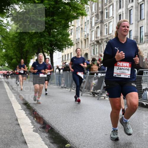 14.06.2026 - REWE Women's Run J. Mangold http://msf.ph/oto/9750670 14.06.2026 10:01:45 Ziel 10132, 10177, 10251, 10860, 10967, 11162, 11506, 11511, 11514 meine-sportfotos.de