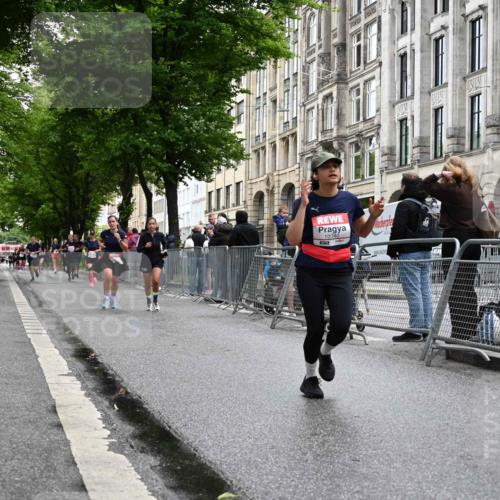 14.06.2026 - REWE Women's Run J. Mangold http://msf.ph/oto/9750696 14.06.2026 10:01:51 Ziel 10132, 10251, 10340, 10967, 11511, 11512, 11513, 11514 meine-sportfotos.de