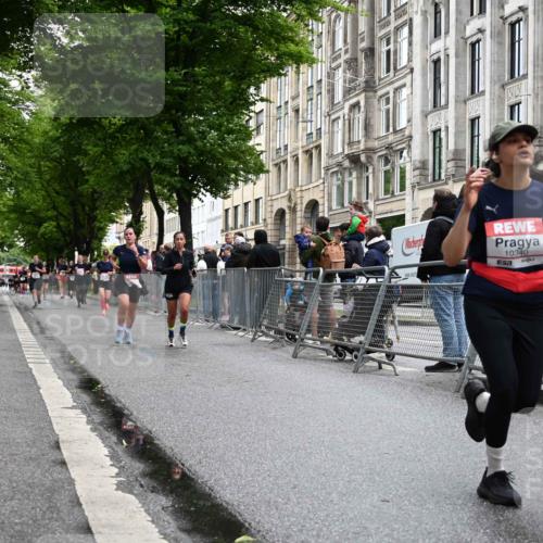 14.06.2026 - REWE Women's Run J. Mangold http://msf.ph/oto/9750699 14.06.2026 10:01:52 Ziel 10132, 10251, 10340, 10967, 11512, 11513 meine-sportfotos.de