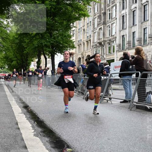 14.06.2026 - REWE Women's Run J. Mangold http://msf.ph/oto/9750705 14.06.2026 10:01:54 Ziel 10132, 10251, 10340, 11512, 11513 meine-sportfotos.de