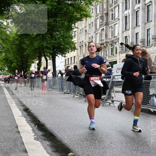 14.06.2026 - REWE Women's Run J. Mangold http://msf.ph/oto/9750708 14.06.2026 10:01:55 Ziel 10340, 11032, 11512, 11513 meine-sportfotos.de