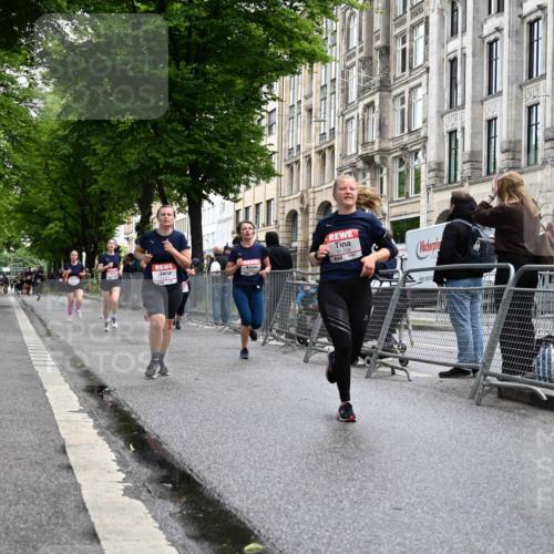 14.06.2026 - REWE Women's Run J. Mangold http://msf.ph/oto/9750715 14.06.2026 10:02:01 Ziel 10622, 10733, 10772, 10904, 10945, 10946, 11032, 11191, 11329 meine-sportfotos.de