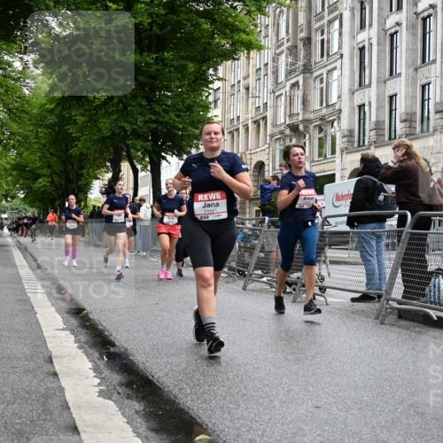 14.06.2026 - REWE Women's Run J. Mangold http://msf.ph/oto/9750723 14.06.2026 10:02:02 Ziel 10622, 10733, 10772, 10904, 10945, 10946, 11032, 11191, 11329 meine-sportfotos.de