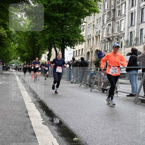 14.06.2026 - REWE Women's Run J. Mangold http://msf.ph/oto/9750761 14.06.2026 10:02:18 Ziel 10261, 10617, 10780, 10932, 11102, 11201 meine-sportfotos.de