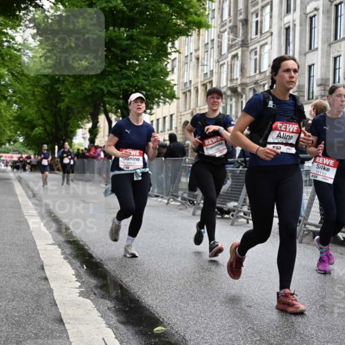 14.06.2026 - REWE Women's Run J. Mangold http://msf.ph/oto/9750789 14.06.2026 10:02:28 Ziel 10181, 10639, 10932, 11110, 11201, 11448, 11469 meine-sportfotos.de