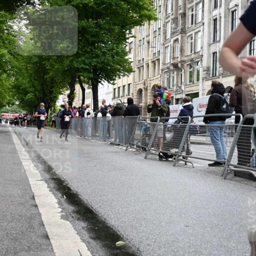 14.06.2026 - REWE Women's Run J. Mangold http://msf.ph/oto/9750796 14.06.2026 10:02:30 Ziel 10181, 10639, 10753, 11110, 11469 meine-sportfotos.de