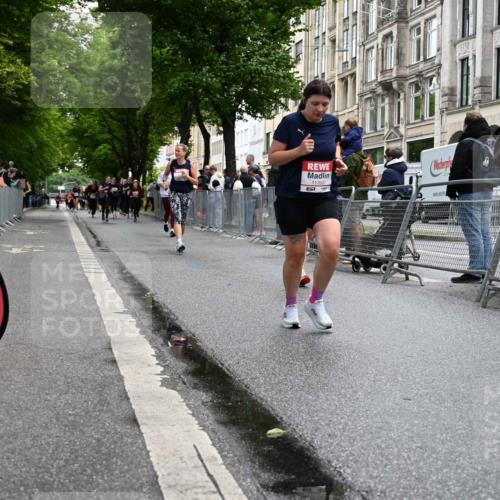 14.06.2026 - REWE Women's Run J. Mangold http://msf.ph/oto/9750810 14.06.2026 10:02:46 Ziel 10224, 11350, 11444, 11523 meine-sportfotos.de