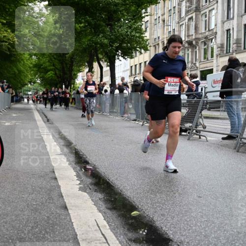 14.06.2026 - REWE Women's Run J. Mangold http://msf.ph/oto/9750811 14.06.2026 10:02:46 Ziel 10224, 11350, 11444, 11523 meine-sportfotos.de