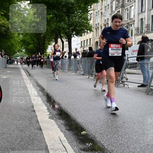 14.06.2026 - REWE Women's Run J. Mangold http://msf.ph/oto/9750812 14.06.2026 10:02:46 Ziel 10224, 11350, 11444, 11523 meine-sportfotos.de