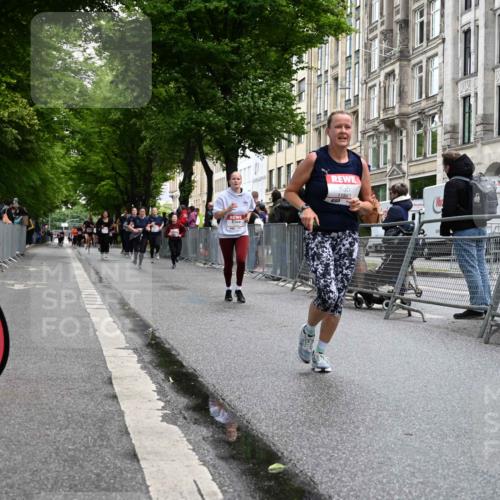 14.06.2026 - REWE Women's Run J. Mangold http://msf.ph/oto/9750818 14.06.2026 10:02:49 Ziel 10224, 11350, 11444, 11523 meine-sportfotos.de