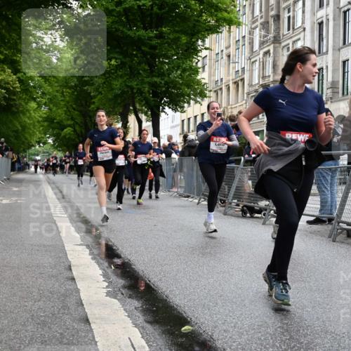 14.06.2026 - REWE Women's Run J. Mangold http://msf.ph/oto/9750846 14.06.2026 10:02:56 Ziel 10026, 10028, 10029, 10421, 10510, 10527, 10670, 10785, 11208, 11444 meine-sportfotos.de