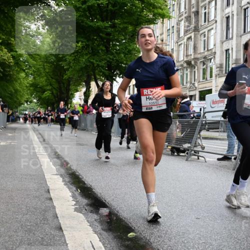 14.06.2026 - REWE Women's Run J. Mangold http://msf.ph/oto/9750852 14.06.2026 10:02:58 Ziel 10026, 10028, 10029, 10323, 10421, 10510, 10527, 10652, 10670, 10785, 11208, 11366 meine-sportfotos.de