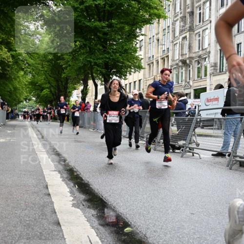 14.06.2026 - REWE Women's Run J. Mangold http://msf.ph/oto/9750855 14.06.2026 10:02:58 Ziel 10026, 10028, 10029, 10323, 10421, 10510, 10527, 10652, 10670, 10785, 11208, 11366 meine-sportfotos.de