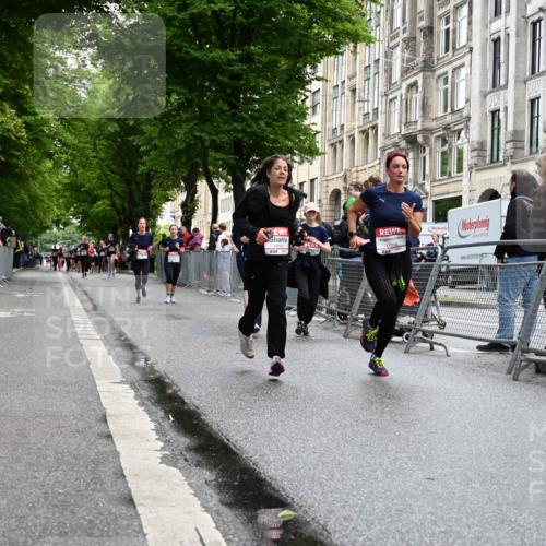 14.06.2026 - REWE Women's Run J. Mangold http://msf.ph/oto/9750856 14.06.2026 10:02:59 Ziel 10026, 10028, 10029, 10323, 10421, 10510, 10527, 10652, 10670, 10785, 11208, 11366 meine-sportfotos.de