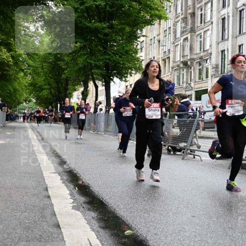14.06.2026 - REWE Women's Run J. Mangold http://msf.ph/oto/9750860 14.06.2026 10:02:59 Ziel 10026, 10028, 10029, 10323, 10421, 10510, 10527, 10652, 10670, 10785, 11208, 11366 meine-sportfotos.de