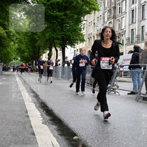 14.06.2026 - REWE Women's Run J. Mangold http://msf.ph/oto/9750863 14.06.2026 10:03:00 Ziel 10026, 10028, 10029, 10323, 10421, 10510, 10527, 10652, 10670, 10785, 11208, 11366 meine-sportfotos.de