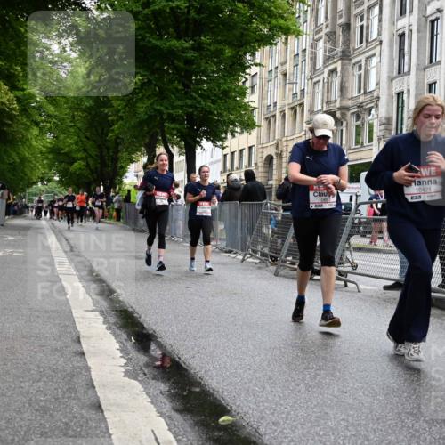 14.06.2026 - REWE Women's Run J. Mangold http://msf.ph/oto/9750872 14.06.2026 10:03:02 Ziel 10026, 10323, 10421, 10527, 10652, 10670, 10785, 11208, 11366 meine-sportfotos.de