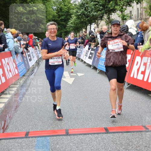 14.06.2026 - REWE Women's Run Strokosch-Dieckow http://msf.ph/oto/9750874 14.06.2026 09:50:48 Ziel 10192, 11105, 11146, 11207, 11245, 11396 meine-sportfotos.de