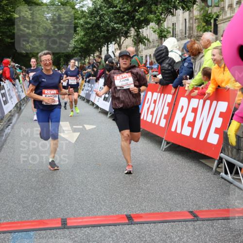 14.06.2026 - REWE Women's Run Strokosch-Dieckow http://msf.ph/oto/9750883 14.06.2026 09:50:47 Ziel 10192, 11105, 11146, 11207, 11245, 11396 meine-sportfotos.de