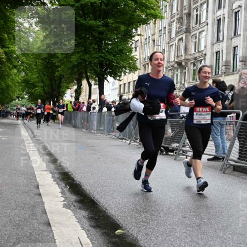 14.06.2026 - REWE Women's Run J. Mangold http://msf.ph/oto/9750885 14.06.2026 10:03:04 Ziel 10026, 10323, 10421, 10527, 10652, 11366 meine-sportfotos.de