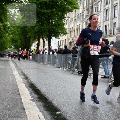 14.06.2026 - REWE Women's Run J. Mangold http://msf.ph/oto/9750887 14.06.2026 10:03:04 Ziel 10026, 10323, 10421, 10527, 10652, 11366 meine-sportfotos.de