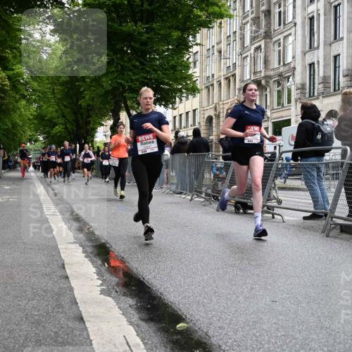 14.06.2026 - REWE Women's Run J. Mangold http://msf.ph/oto/9750898 14.06.2026 10:03:10 Ziel 10032, 10549, 10647 meine-sportfotos.de