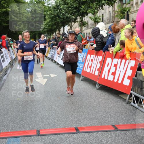 14.06.2026 - REWE Women's Run Strokosch-Dieckow http://msf.ph/oto/9750908 14.06.2026 09:50:47 Ziel 10192, 11105, 11146, 11207, 11245, 11396 meine-sportfotos.de