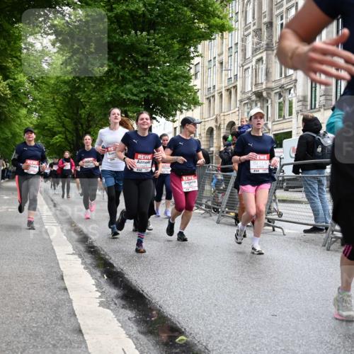 14.06.2026 - REWE Women's Run J. Mangold http://msf.ph/oto/9750942 14.06.2026 10:03:21 Ziel 10268, 10375, 10483, 10528, 10529, 10683, 10724, 10750, 10898, 10931, 10938, 10953, 10983, 11115, 11158, 11243, 11288, 11310, 11377, 11397, 11531 meine-sportfotos.de