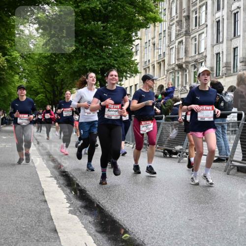 14.06.2026 - REWE Women's Run J. Mangold http://msf.ph/oto/9750945 14.06.2026 10:03:22 Ziel 10268, 10375, 10483, 10528, 10529, 10683, 10724, 10750, 10898, 10931, 10938, 10953, 10983, 11115, 11158, 11243, 11254, 11288, 11310, 11377, 11397, 11531 meine-sportfotos.de