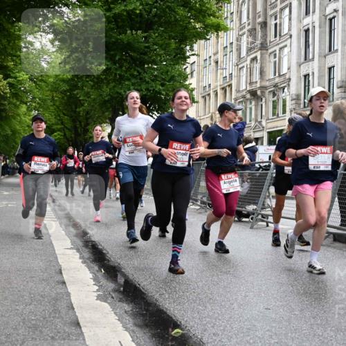 14.06.2026 - REWE Women's Run J. Mangold http://msf.ph/oto/9750946 14.06.2026 10:03:22 Ziel 10268, 10375, 10483, 10528, 10529, 10683, 10724, 10750, 10898, 10931, 10938, 10953, 10983, 11115, 11158, 11243, 11254, 11288, 11310, 11377, 11397, 11531 meine-sportfotos.de