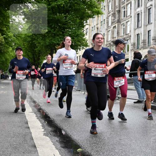 14.06.2026 - REWE Women's Run J. Mangold http://msf.ph/oto/9750949 14.06.2026 10:03:23 Ziel 10268, 10375, 10483, 10528, 10529, 10551, 10683, 10724, 10750, 10798, 10898, 10931, 10938, 10953, 10983, 11006, 11115, 11158, 11243, 11254, 11288, 11310, 11377, 11397, 11402, 11531 meine-sportfotos.de