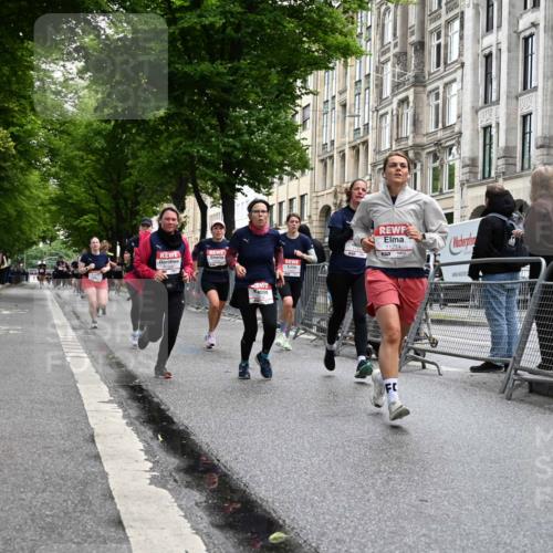 14.06.2026 - REWE Women's Run J. Mangold http://msf.ph/oto/9750970 14.06.2026 10:03:27 Ziel 10017, 10375, 10441, 10551, 10683, 10724, 10750, 10798, 10898, 10931, 11006, 11115, 11254, 11288, 11310, 11377, 11402, 11442, 11531 meine-sportfotos.de