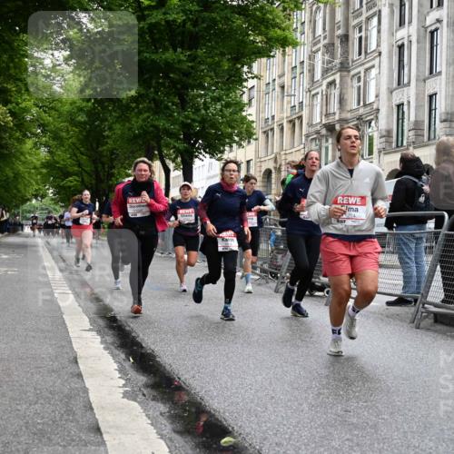 14.06.2026 - REWE Women's Run J. Mangold http://msf.ph/oto/9750971 14.06.2026 10:03:27 Ziel 10017, 10375, 10441, 10551, 10683, 10724, 10750, 10798, 10898, 10931, 11006, 11115, 11254, 11288, 11310, 11377, 11402, 11442, 11531 meine-sportfotos.de