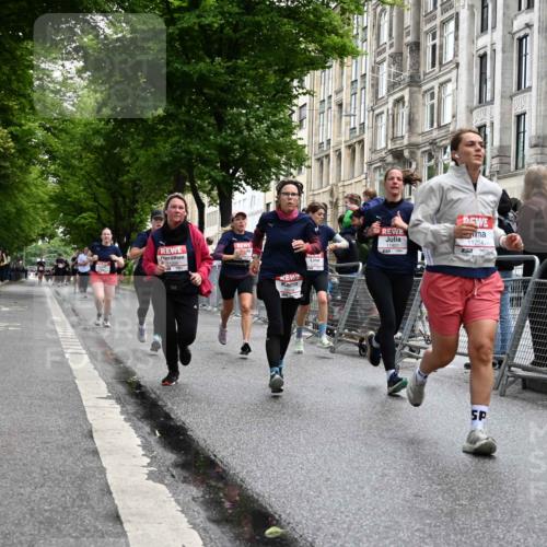 14.06.2026 - REWE Women's Run J. Mangold http://msf.ph/oto/9750972 14.06.2026 10:03:27 Ziel 10017, 10375, 10441, 10551, 10683, 10724, 10750, 10798, 10898, 10931, 11006, 11115, 11254, 11288, 11310, 11377, 11402, 11442, 11531 meine-sportfotos.de