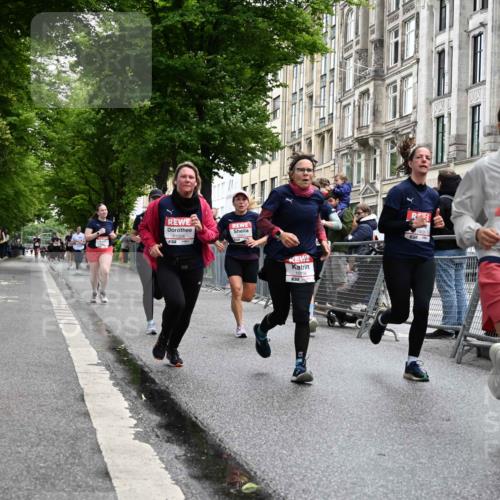 14.06.2026 - REWE Women's Run J. Mangold http://msf.ph/oto/9750975 14.06.2026 10:03:28 Ziel 10017, 10441, 10551, 10683, 10724, 10798, 10898, 10931, 11006, 11115, 11254, 11310, 11377, 11402, 11442 meine-sportfotos.de