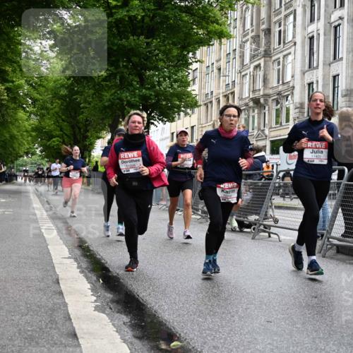 14.06.2026 - REWE Women's Run J. Mangold http://msf.ph/oto/9750977 14.06.2026 10:03:28 Ziel 10017, 10441, 10551, 10683, 10724, 10798, 10898, 10931, 11006, 11115, 11254, 11310, 11377, 11402, 11442 meine-sportfotos.de