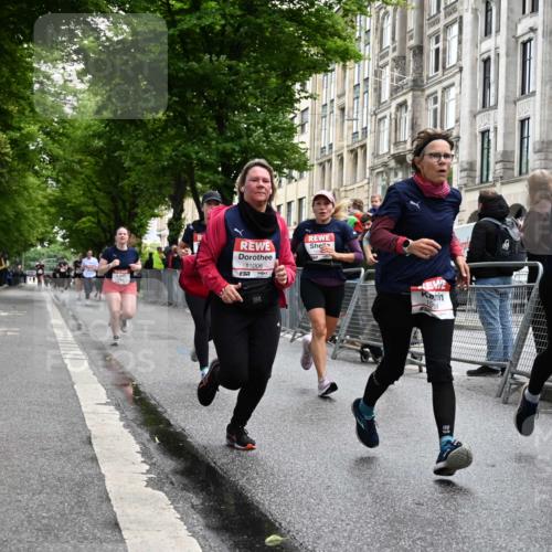 14.06.2026 - REWE Women's Run J. Mangold http://msf.ph/oto/9750979 14.06.2026 10:03:28 Ziel 10017, 10441, 10551, 10683, 10724, 10798, 10898, 10931, 11006, 11115, 11254, 11310, 11377, 11402, 11442 meine-sportfotos.de