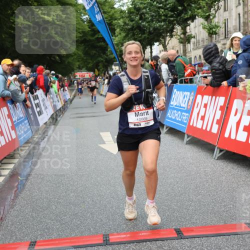 14.06.2026 - REWE Women's Run Strokosch-Dieckow http://msf.ph/oto/9750991 14.06.2026 09:50:34 Ziel 10396, 10869, 10958, 11009 meine-sportfotos.de