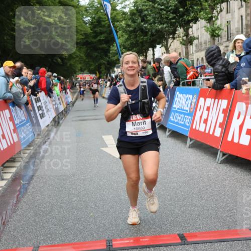 14.06.2026 - REWE Women's Run Strokosch-Dieckow http://msf.ph/oto/9751000 14.06.2026 09:50:34 Ziel 10396, 10869, 10958, 11009 meine-sportfotos.de