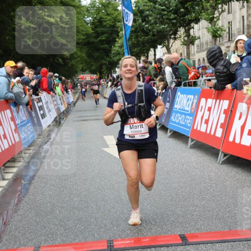 14.06.2026 - REWE Women's Run Strokosch-Dieckow http://msf.ph/oto/9751009 14.06.2026 09:50:34 Ziel 10396, 10869, 10958, 11009 meine-sportfotos.de