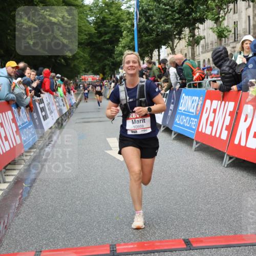 14.06.2026 - REWE Women's Run Strokosch-Dieckow http://msf.ph/oto/9751017 14.06.2026 09:50:34 Ziel 10396, 10869, 10958, 11009 meine-sportfotos.de