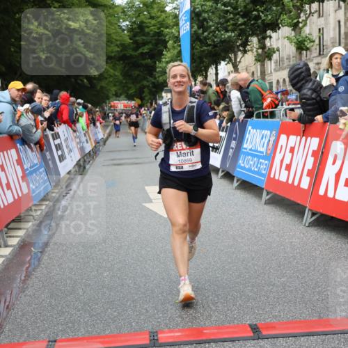 14.06.2026 - REWE Women's Run Strokosch-Dieckow http://msf.ph/oto/9751024 14.06.2026 09:50:34 Ziel 10396, 10869, 10958, 11009 meine-sportfotos.de
