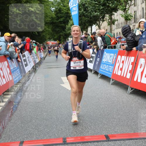 14.06.2026 - REWE Women's Run Strokosch-Dieckow http://msf.ph/oto/9751032 14.06.2026 09:50:34 Ziel 10396, 10869, 10958, 11009 meine-sportfotos.de