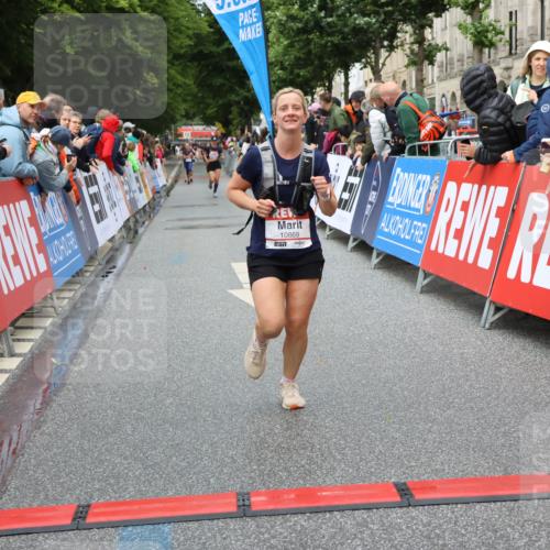 14.06.2026 - REWE Women's Run Strokosch-Dieckow http://msf.ph/oto/9751047 14.06.2026 09:50:34 Ziel 10396, 10869, 10958, 11009 meine-sportfotos.de